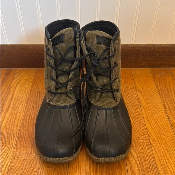 Sperry Women's Saltwater Corduroy Duck Boots in Olive Green Size 9.5 - Picture 1 of 10